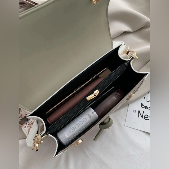 Brand New Crossbody Bag💚 - Picture 5 of 13